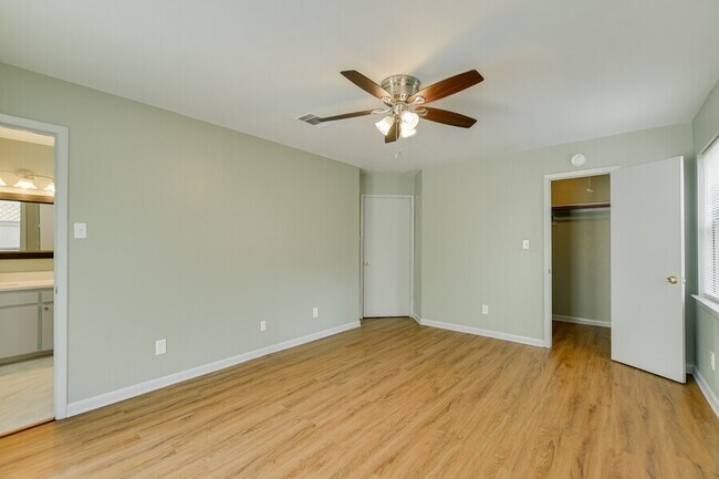 Building Photo - 3414 Hollywood Ave