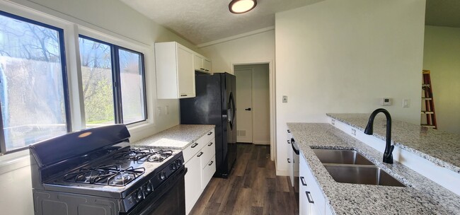 Building Photo - Finleyville 3 Bedroom 1.5 Bath Remodeled R...