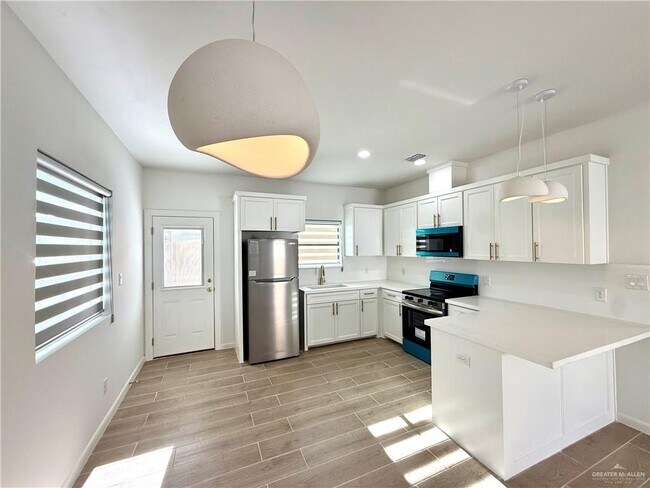 Building Photo - 2705 Brookside Bend St