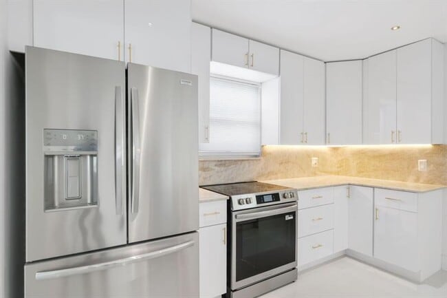 Building Photo - 3349 El Vedado Ct E