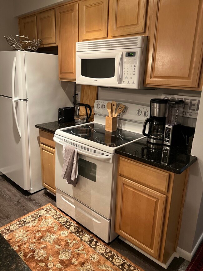 Kitchen - 5803 Royal Ridge Dr