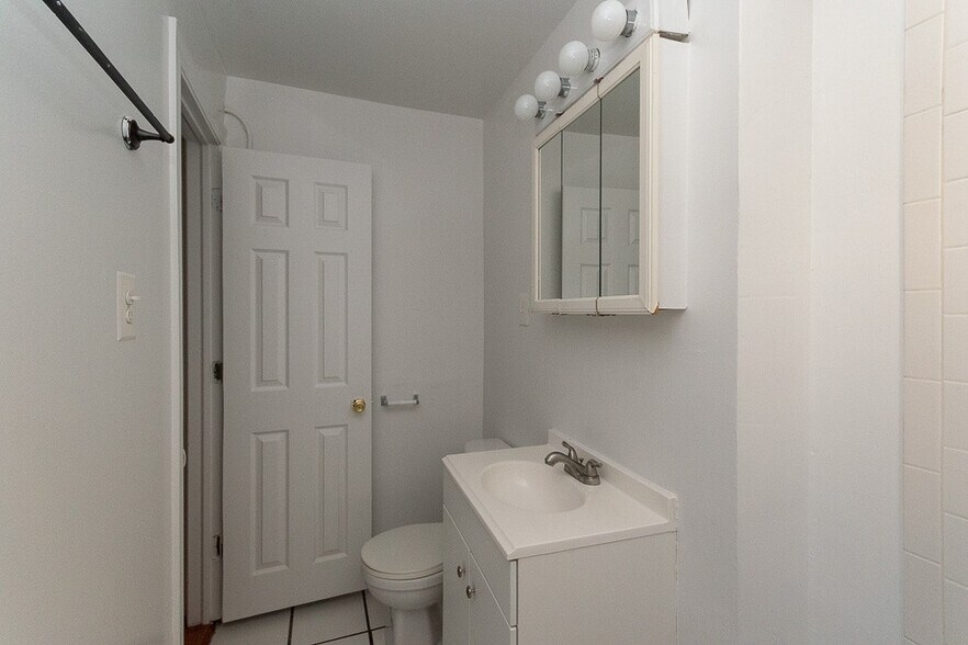 Building Photo - 3810 N Fremont St