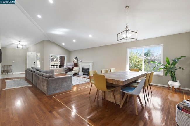 Building Photo - 342 Newcastle Ln