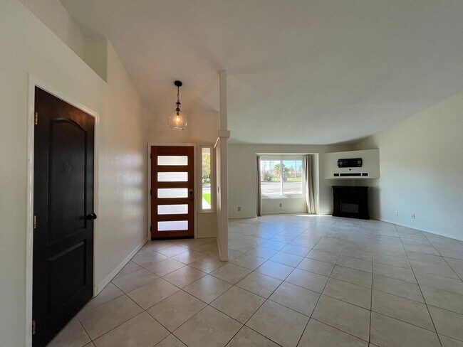 Building Photo - 946 St Ann Dr