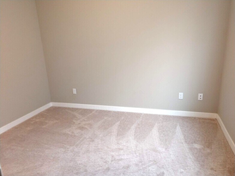 Building Photo - 1906 SE Tacoma St