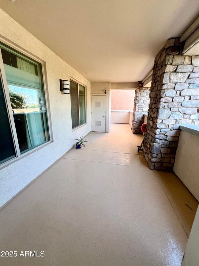 Building Photo - 4803 N Woodmere Fairway