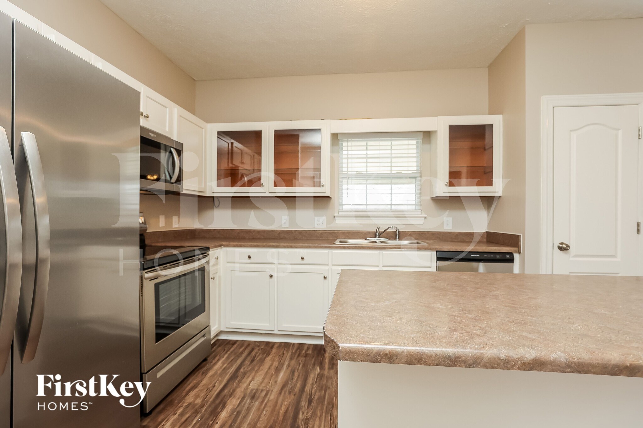 Building Photo - 837 Manderlay Way