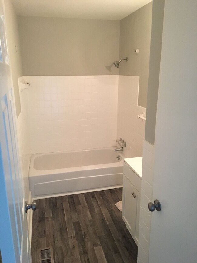 Building Photo - G TEAM - FOR LEASE - 2BR/2BA DUPLEX - LEBANON