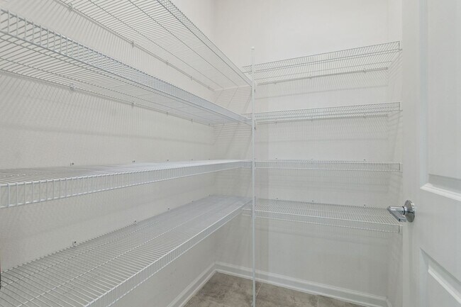 Building Photo - Spacious and Modern 5 Bedroom Home in Gated Arden Park North
