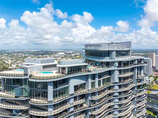 Building Photo - 1000 Brickell Plaza