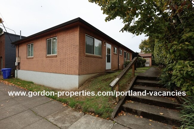 Primary Photo - N Denver Ave - 1 bedroom apartment just of...