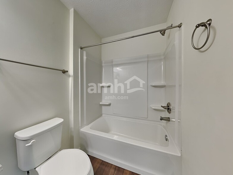 Building Photo - 99 Wooded Ridge Dr