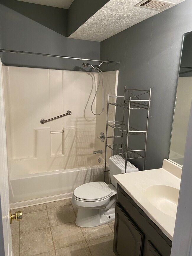 Building Photo - 3002 Maple Cove Ct