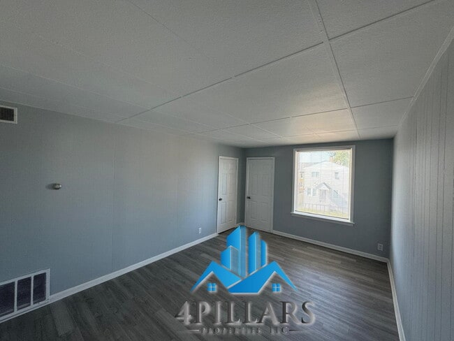 Building Photo - 1115 W 150th St
