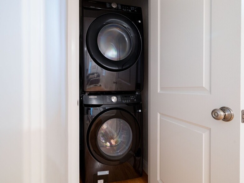 Building Photo - 1 Central Sq