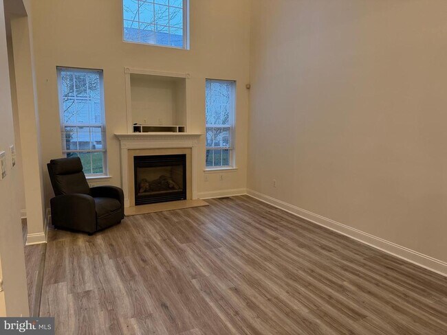 Building Photo - 36 Weaver Dr