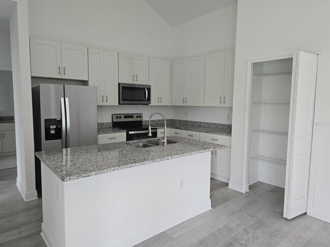 Building Photo - 2776 SW 142nd Ln