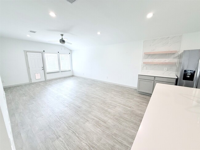 Building Photo - 2824 Gunnersbury Dr