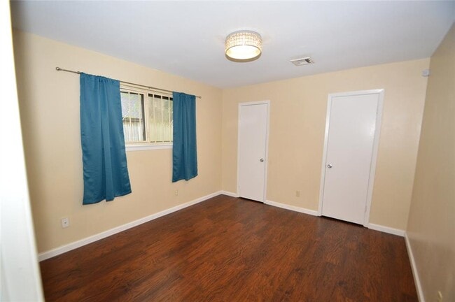 Building Photo - 12027 Hillcroft St