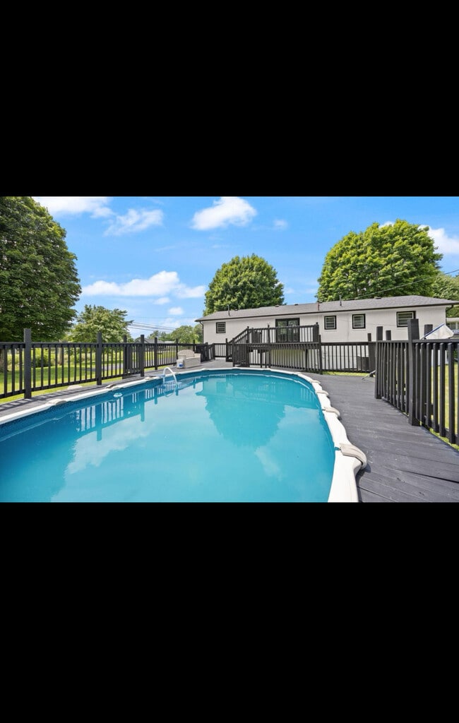 Building Photo - 100 N Brookhaven Dr