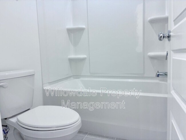 Building Photo - 565 Folk Song Wy