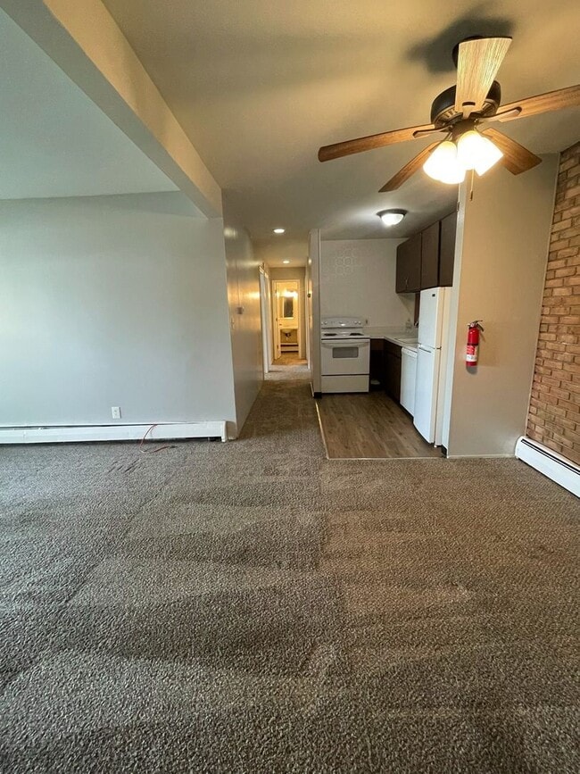 Building Photo - Two Bedroom Apartment Available for Rent!