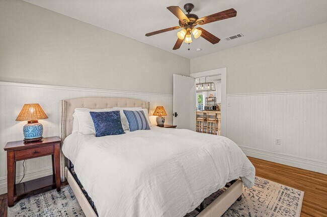 Building Photo - 2200 Hurley Ave