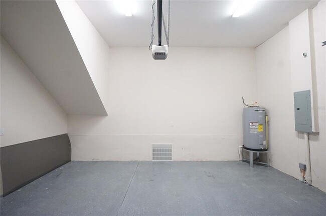 Building Photo - 4910 W McElroy Ave