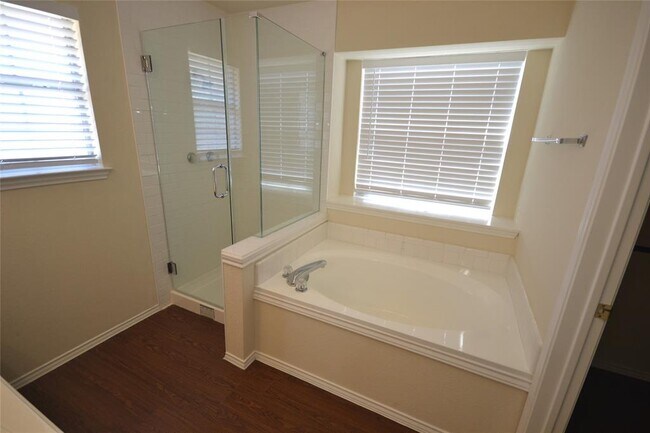 Building Photo - 718 Meadow View Dr