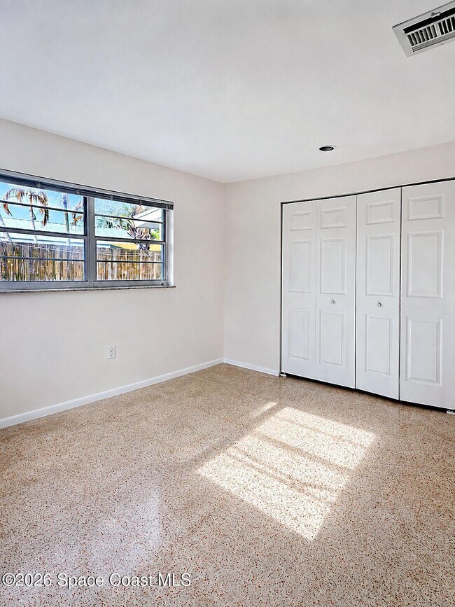 Building Photo - 217 Martin St