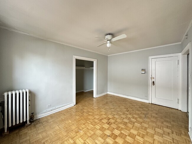 Building Photo - 716 W Belmont