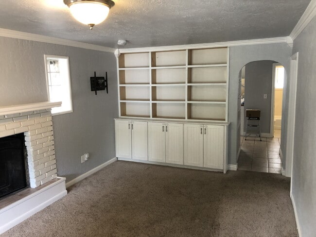 Building Photo - 450 E 300 N