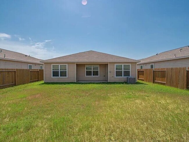 Building Photo - 976 Lake View Cir W