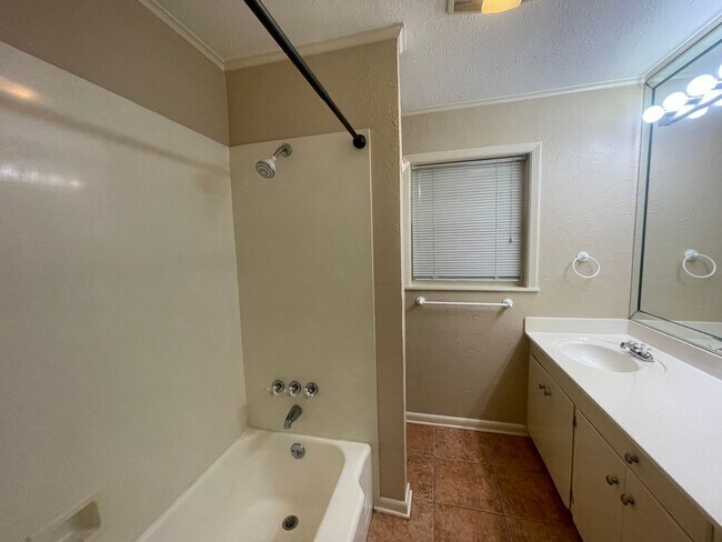 Building Photo - Broadmoor Charmer! A Must See!