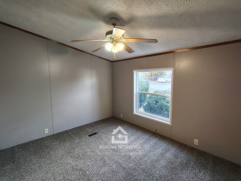 Building Photo - 1806 C St