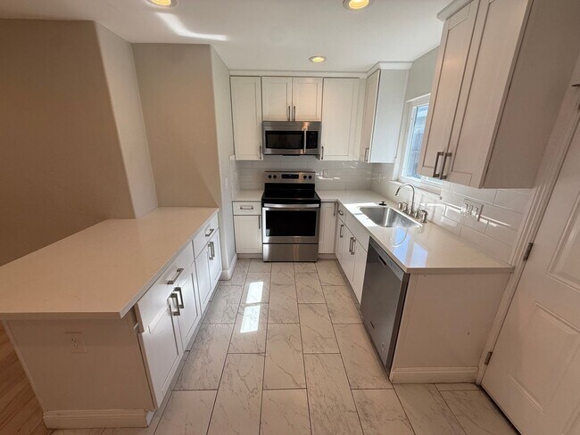 Building Photo - 1631 Frisbie Ct