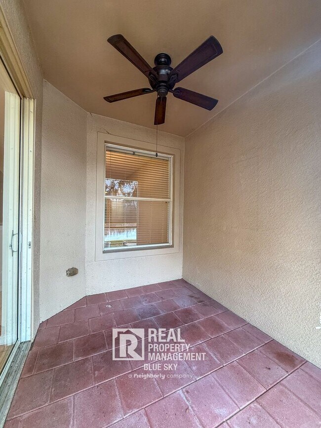 Building Photo - 2047 Park Crescent Dr