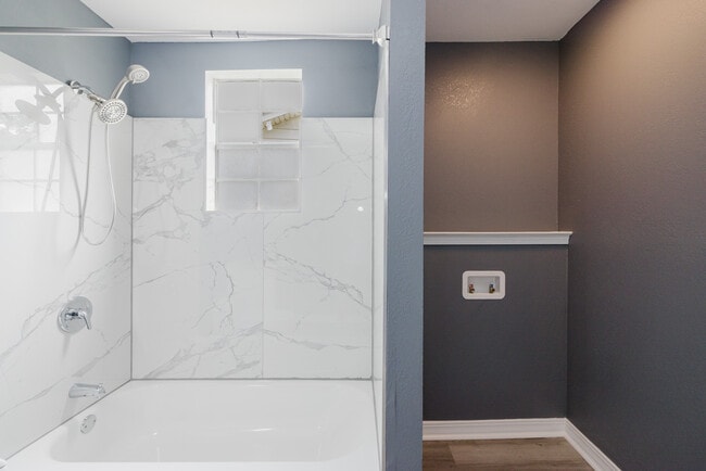 Building Photo - 114 Wilson St