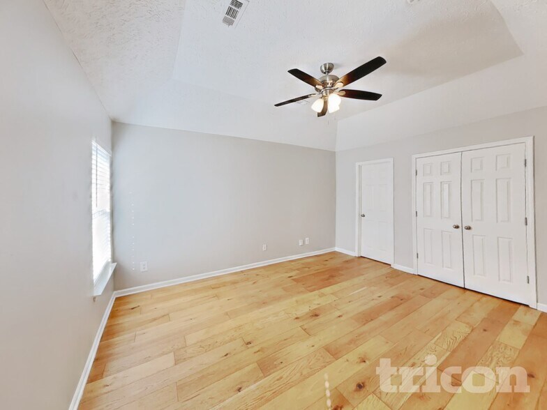 Building Photo - 4021 Deer Run Trce