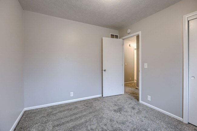 Building Photo - Great 4 Bedroom In Willow Wood!!