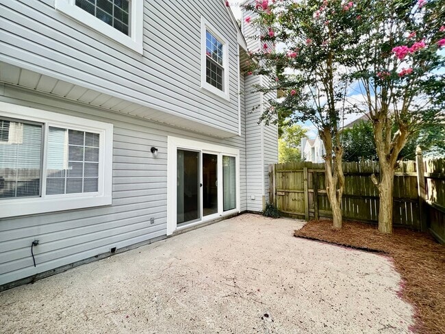 Building Photo - Updated & Ready 11-06-25! Charming Condo i...