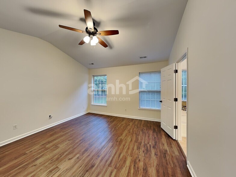 Building Photo - 1421 Juniper Hills Ln