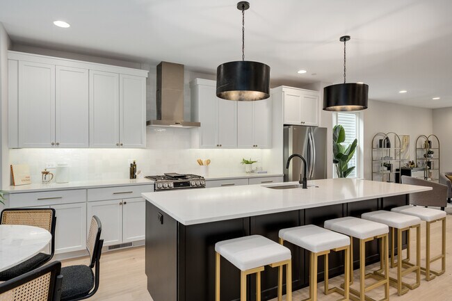 Building Photo - 1631 N Lawndale Ave