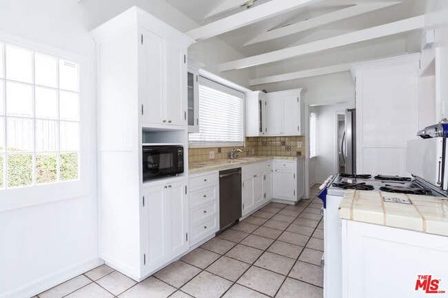 Building Photo - 146 N Citrus Ave