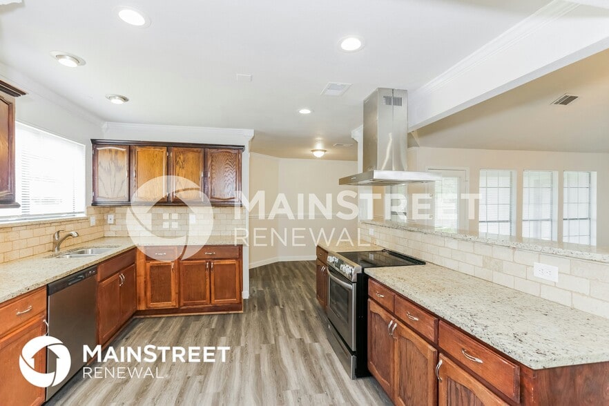 Building Photo - 2401 Cypress Dr