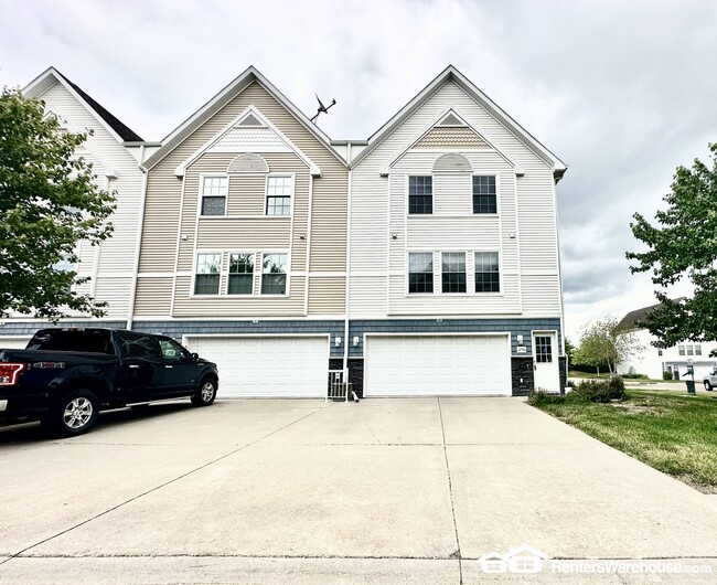 Building Photo - 1250 SE Village View Ln