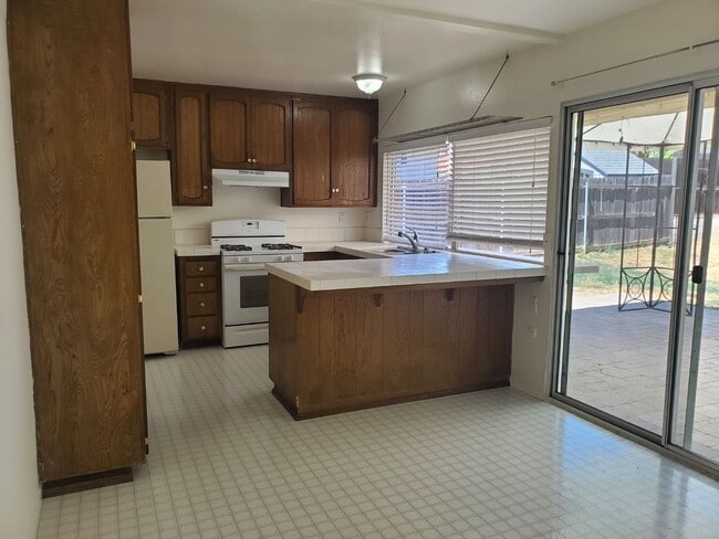 Building Photo - Corner lot detached SFR with a fenced yard in a wonderful neighborhood available 12/20/2025.