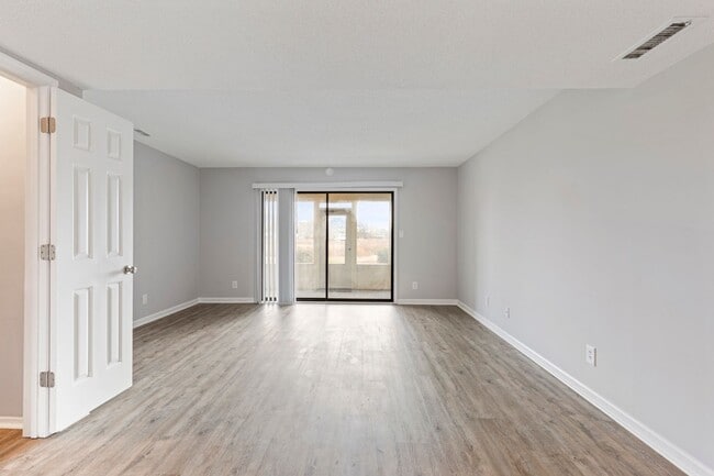 Building Photo - Master Suite with Balcony!!! Completely remodeled 2 level townhome close to the beaches of Surfside!