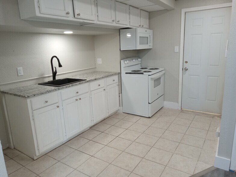 Primary Photo - 1821 Avenue J