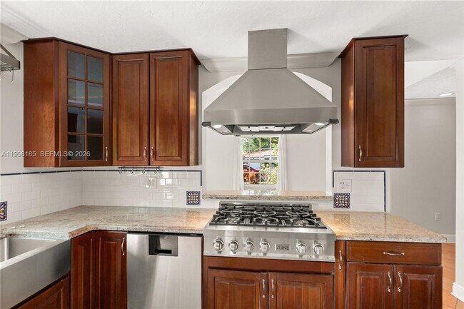 Building Photo - 1428 Medina Ave